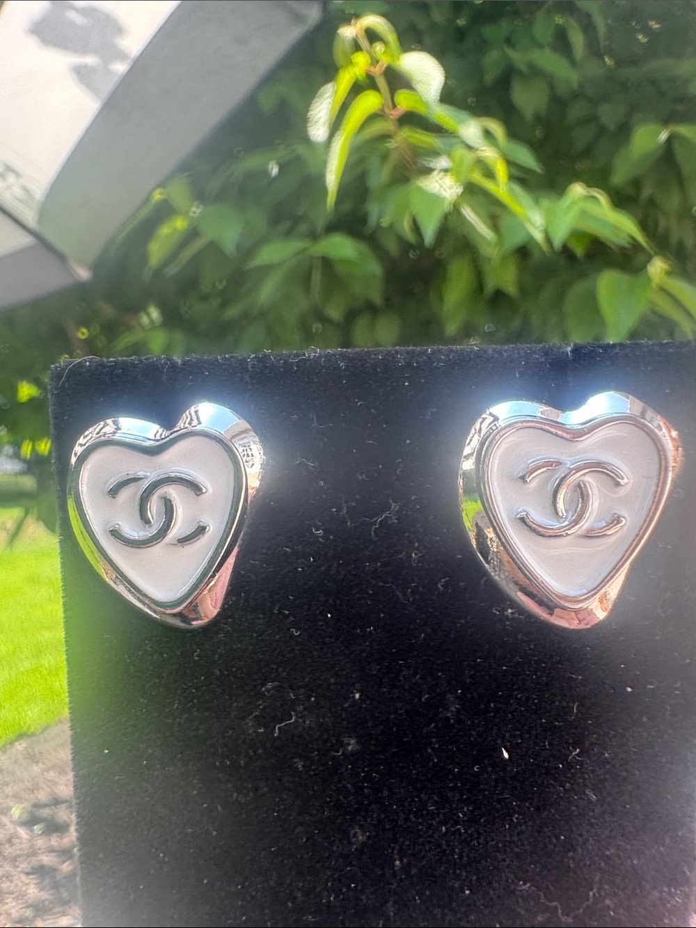 Earrings Heart CC Logo Stud Earrings - White and Silver-Tone - Picture 2 of 4